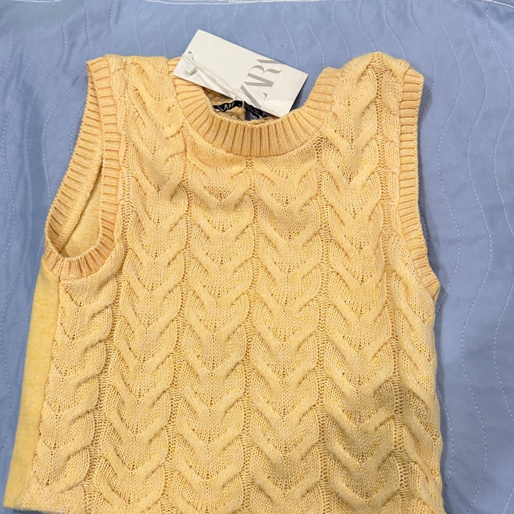 Zara Pale Yellow Cable-Knit Sleeveless Sweater Vest